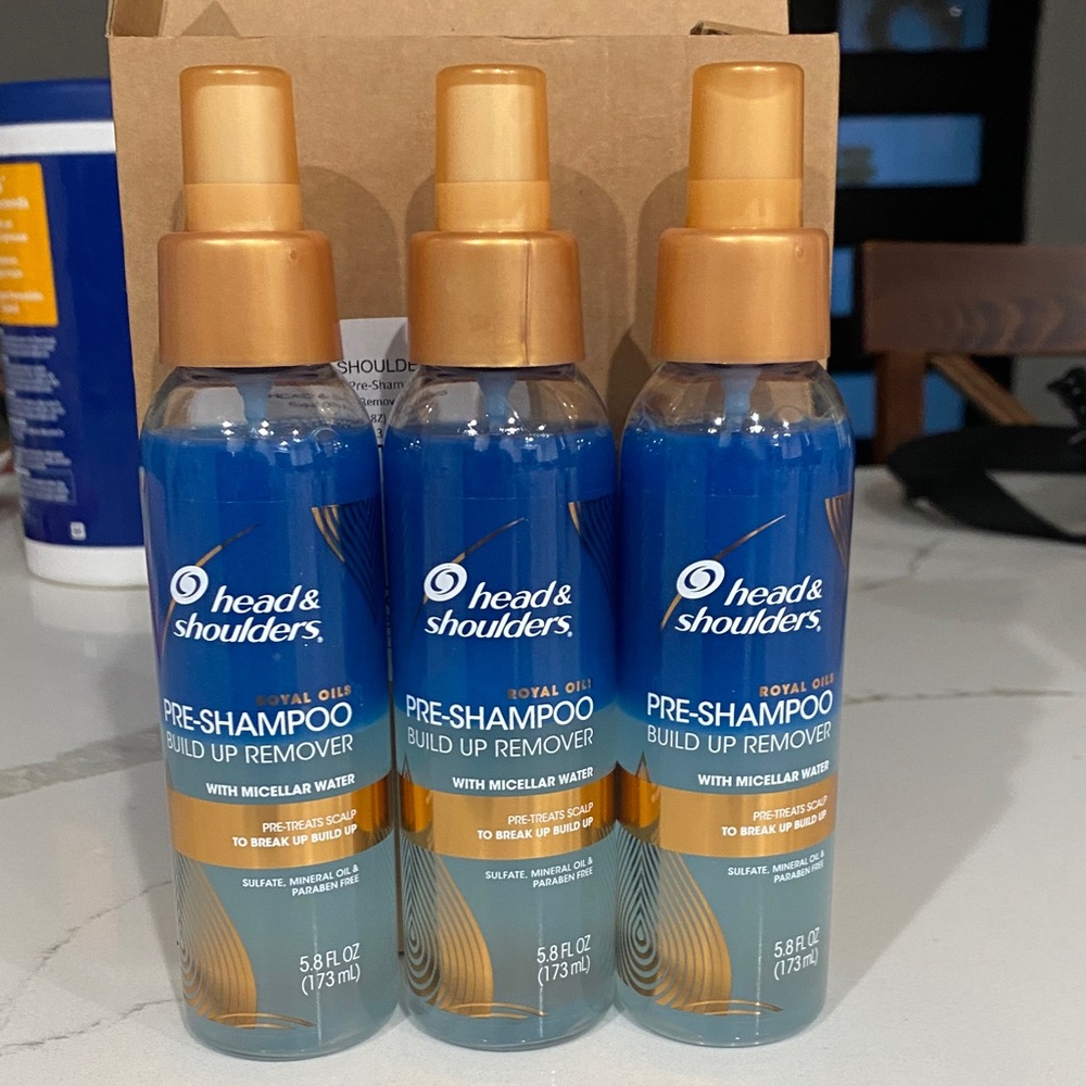 Head & Shoulders Royal Oils Blue Pre-Shampoo Build Up Remover Spray